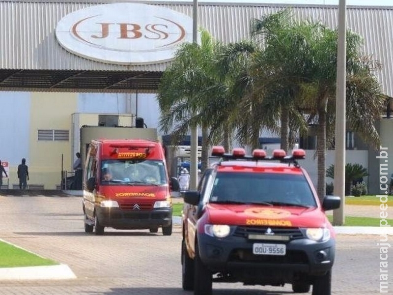 Frigorífico JBS volta a registrar vazamento de amônia Frigorífico JBS volta a registrar vazamento de amônia