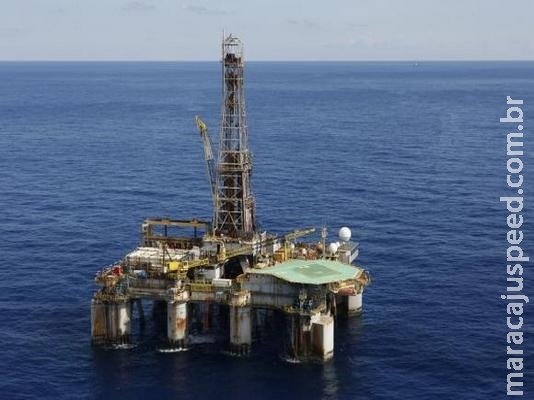 Governo faz leilão para exploração de petróleo em três estados