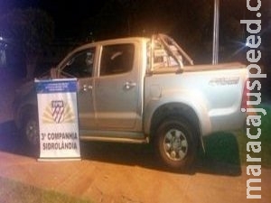 Grupo faz arrastão e leva caminhonetes e moto