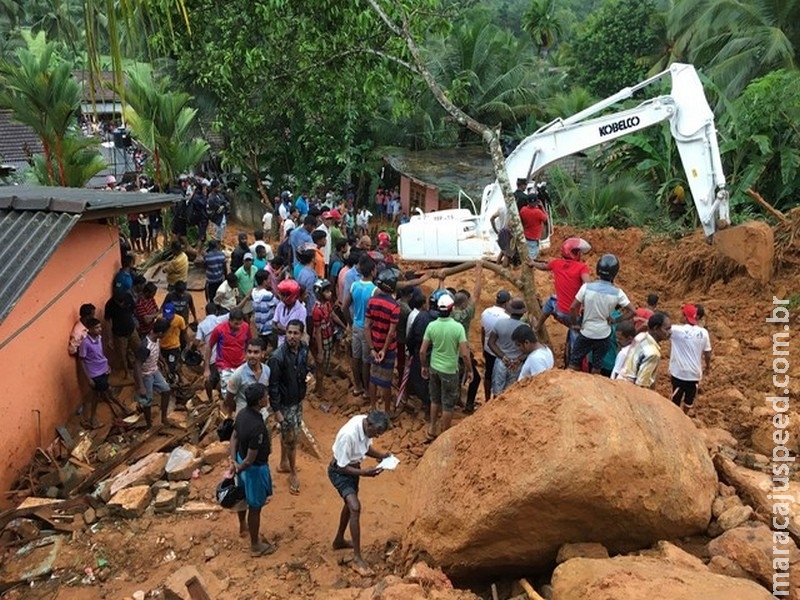 Inundações e deslizamentos deixam mortos e desaparecidos Inundações e deslizamentos deixam mortos e desaparecidos