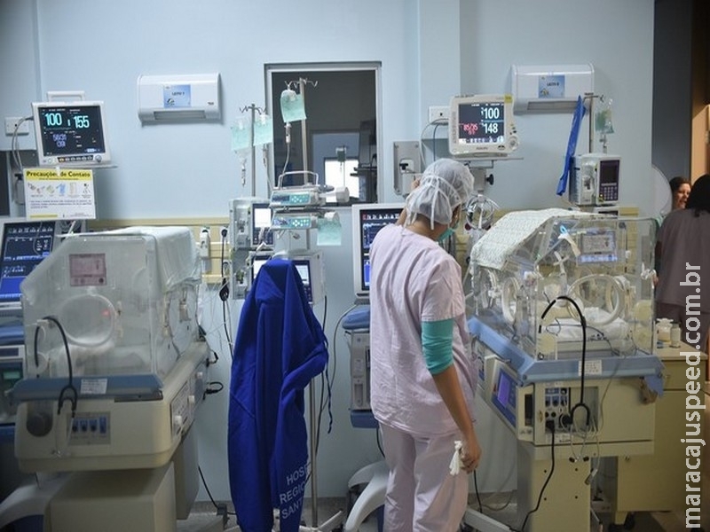 Menino de 4 anos espera cirurgia desde 2015 para tirar bolsa de colostomia Menino de 4 anos espera cirurgia desde 2015 para tirar bolsa de colostomia