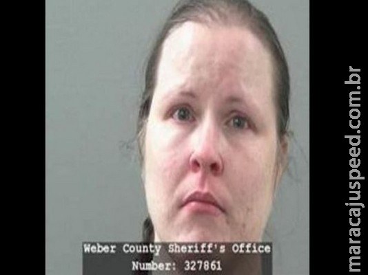 Mulher é presa por trancar filhos no porta-malas do carro enquanto fazia compras