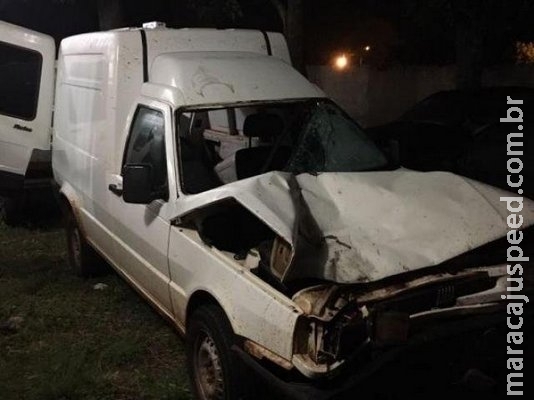 Mulher morre ao ser atingida por furgão com cigarros contrabandeados