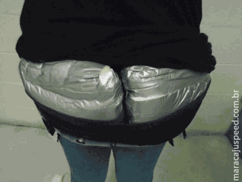 Mulher tenta viajar com heroína disfarçada como nádegas