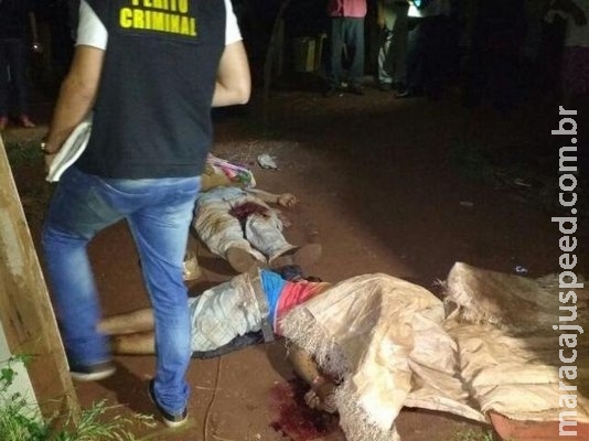 Para vingar morte do pai, jovem mata padrasto e colega com golpes de facão