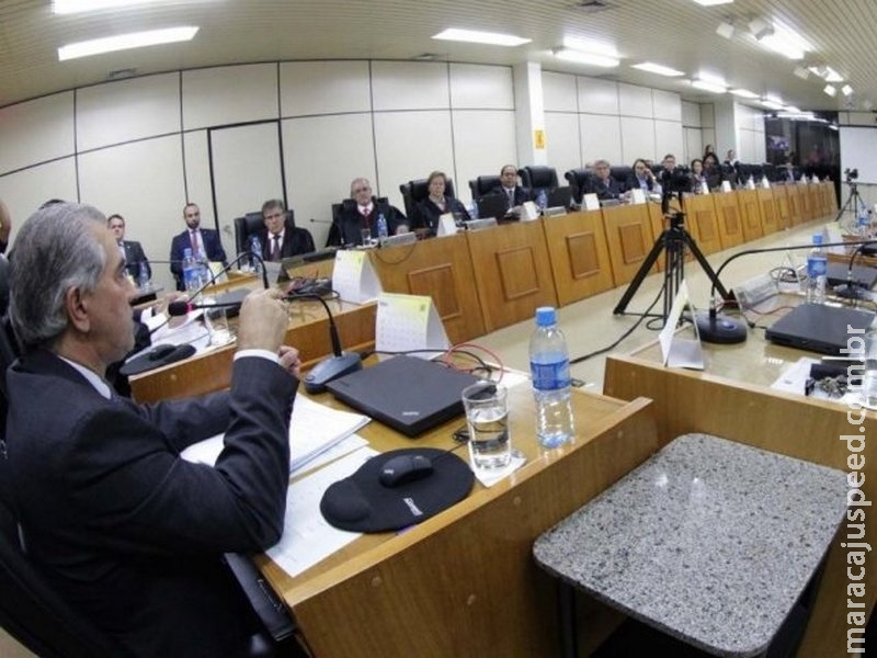 Procuradores do MPE se reúnem com Reinaldo e dizem confiar no governo Procuradores do MPE se reúnem com Reinaldo e dizem confiar no governo