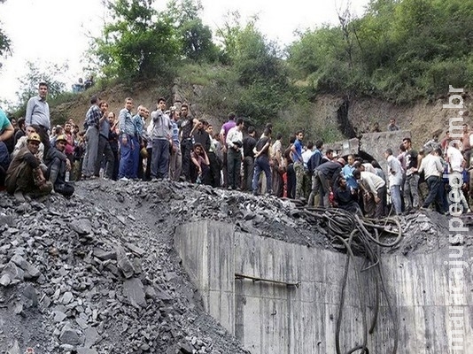  Resgatistas encontram 13 corpos de mineiros mortos em explosão no Irã