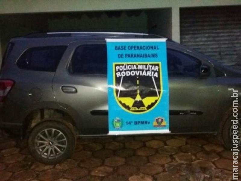 Traficantes fogem de bloqueio policial e abandonam carro com 319 Kg de maconha