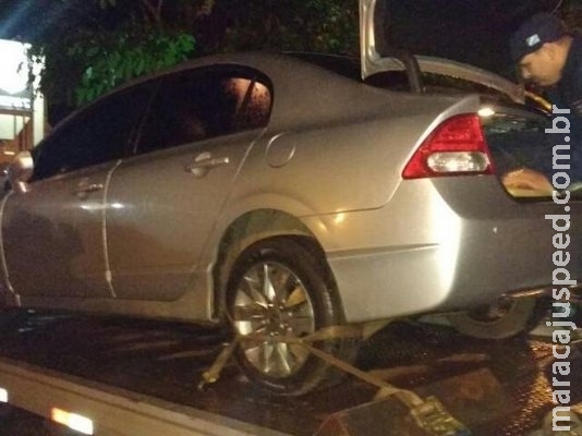 Veículo de luxo é encontrado abandonado com 708 kg de maconha