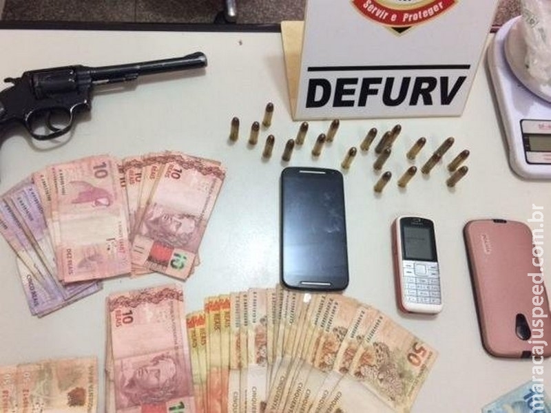 Adolescente é apreendida com droga em casa de suspeito de roubo de carros