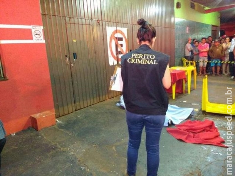 Adolescente é morto e criança baleada enquanto jantavam em pizzaria Adolescente é morto e criança baleada enquanto jantavam em pizzaria