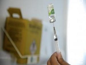 Anvisa pode liberar vacinação em farmácias; entidades criticam proposta Anvisa pode liberar vacinação em farmácias; entidades criticam proposta