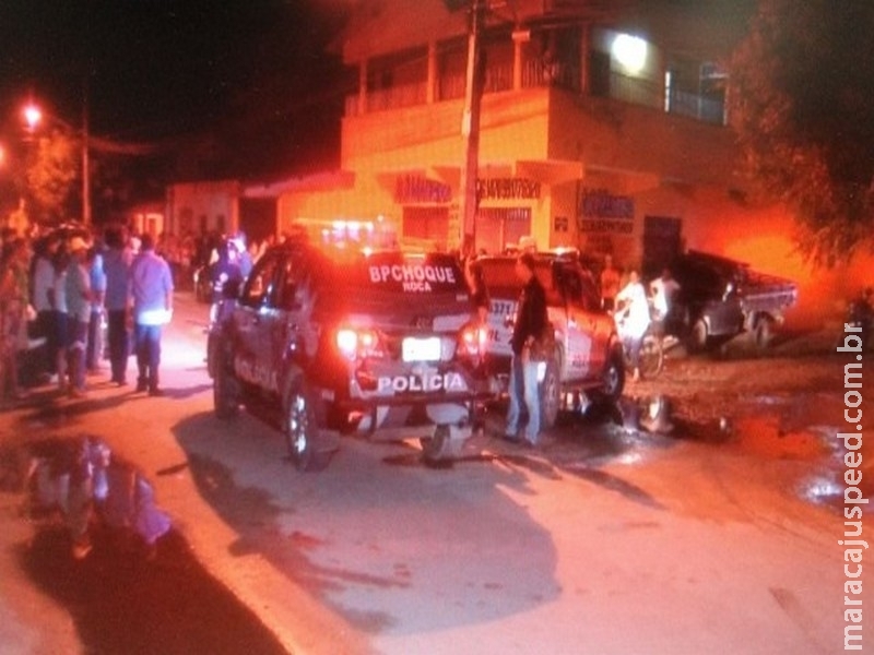  Criança de 3 anos, mãe e mais três pessoas morrem após tiroteio em bar