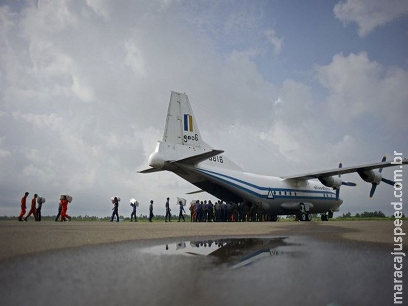  Destroços de avião desaparecido e corpos são encontrados no Oceano Índico