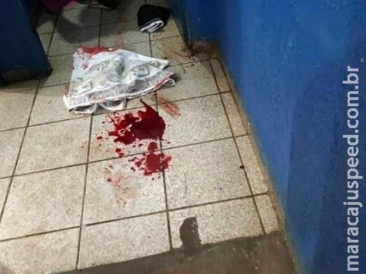 Diretor de escola é esfaqueado ao repreender aluno em sala de aula