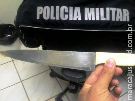 Estudante é flagrado com faca e aluna agride coordenadora em escola