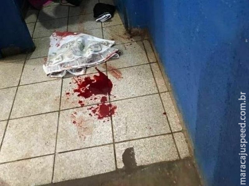 Foragido, jovem que esfaqueou diretor não tem histórico de agressão