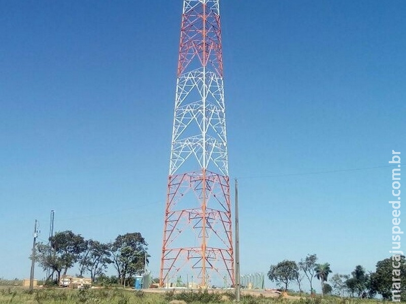 Homem cai de torre durante montagem e morre Homem cai de torre durante montagem e morre
