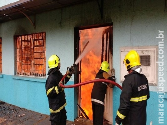  Incêndio atinge asilo; polícia confirma mortes