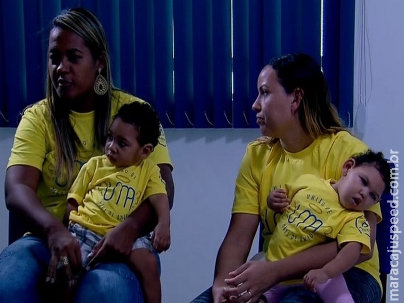 Mães promovem show para conseguir tratamentos de bebês com microcefalia Mães promovem show para conseguir tratamentos de bebês com microcefalia