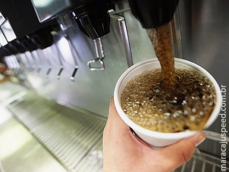 Ministro da Saúde quer proibir refil de refrigerante em fast foods Ministro da Saúde quer proibir refil de refrigerante em fast foods