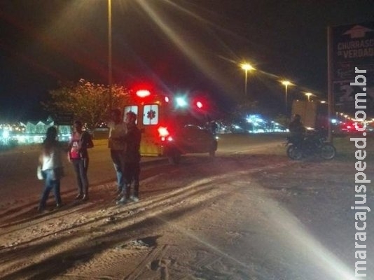 Motociclista fica ferido ao bater em carreta na saída para Cuiabá em Campo Grande Motociclista fica ferido ao bater em carreta na saída para Cuiabá em Campo Grande