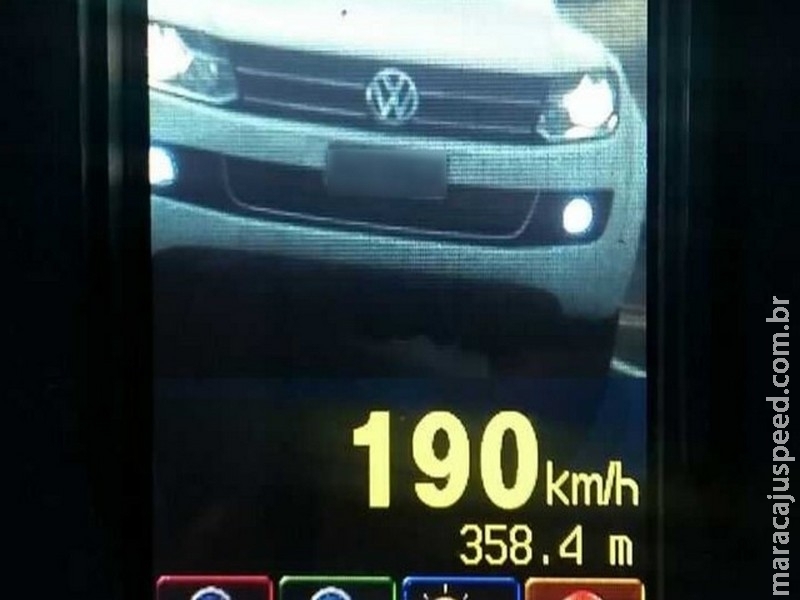 Motorista é flagrado dirigindo caminhonete a 190 km/h