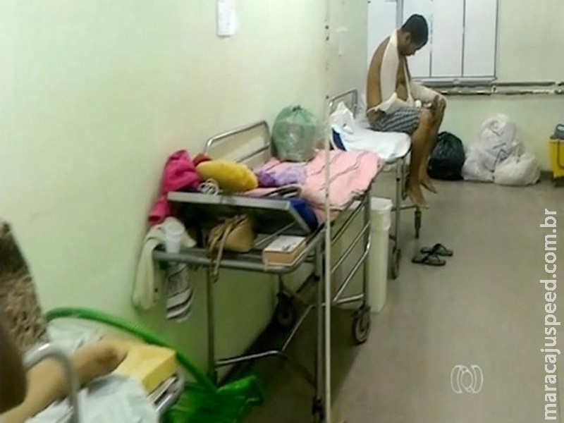 Pacientes dividem espaço com sacos de lixo em hospital do Tocantins
