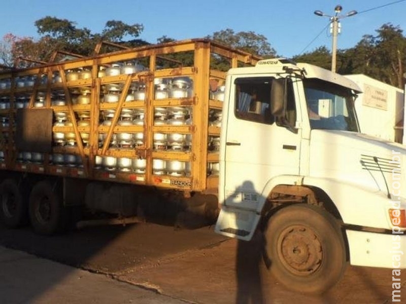 PMA apreende caminhão com 524 botijões irregulares e multa empresa PMA apreende caminhão com 524 botijões irregulares e multa empresa