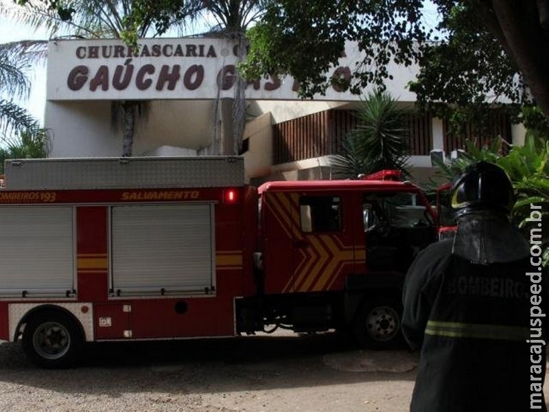 Princípio de incêndio assusta e suspende serviço em churrascaria Princípio de incêndio assusta e suspende serviço em churrascaria