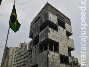 Bala perdida atinge sede da Petrobras Bala perdida atinge sede da Petrobras