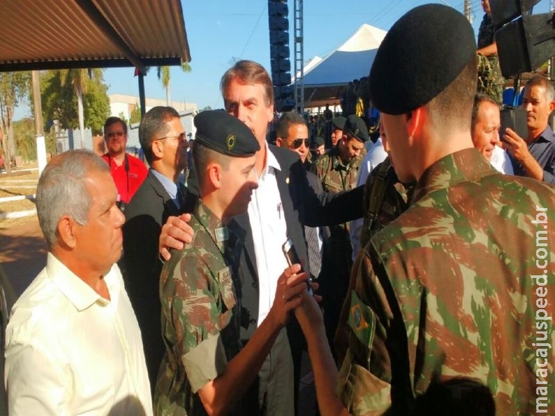 Bolsonaro chega a cidade de Nioaque Bolsonaro chega a cidade de Nioaque
