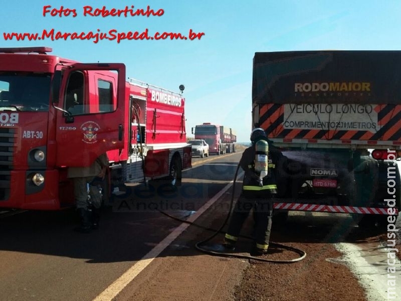 Bombeiros de Maracaju atendem ocorrência de incêndio em carreta bi trem na BR-267