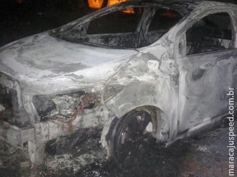 Carro usado em atentado que matou quatro é encontrado queimado