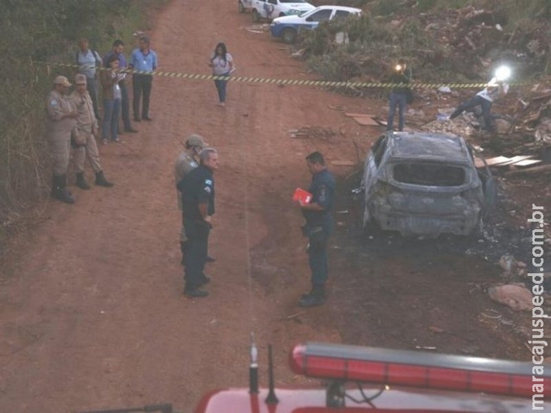 Corpo é encontrado carbonizado em rua deserta atrás de universidade