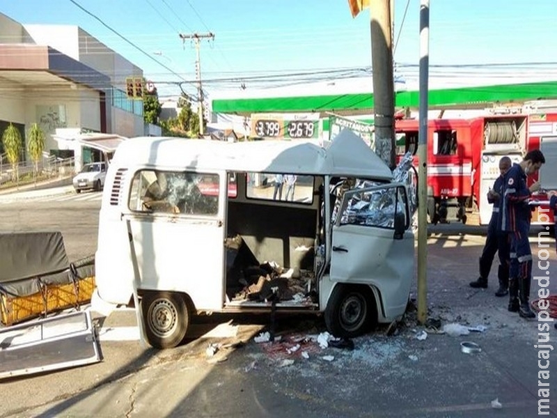 Garçom que conduzia kombi trabalhou 17h antes de acidente que matou 2 pessoas, diz Ministério do Trabalho Garçom que conduzia kombi trabalhou 17h antes de acidente que matou 2 pessoas, diz Ministério do Trabalho