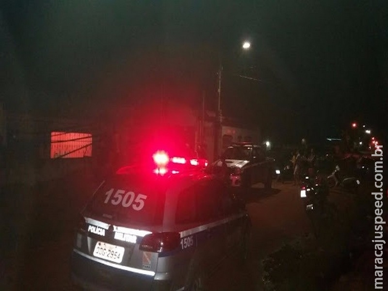 Homem é acordado e morto a tiros na frente da esposa