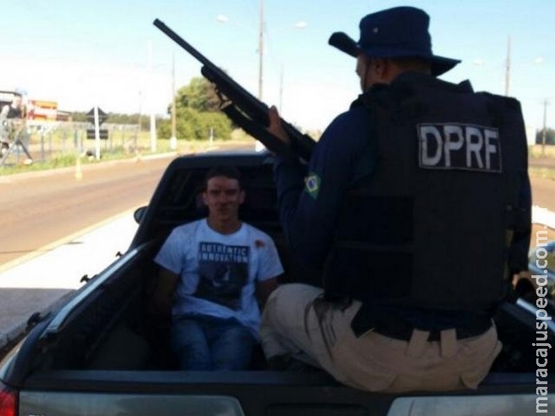 Homem tenta fugir, mas cai no barranco e vai preso com 164 quilos de maconha Homem tenta fugir, mas cai no barranco e vai preso com 164 quilos de maconha