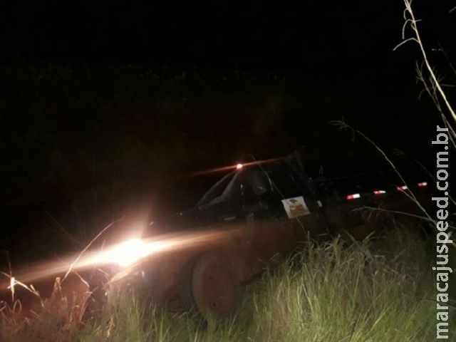 Itaporã: Homem invade garagem da Prefeitura, ameaça vigia com faca, rouba caminhonete e ocasiona vários acidentes e é preso enquanto fugia sentido Maracaju Itaporã: Homem invade garagem da Prefeitura, ameaça vigia com faca, rouba caminhonete e ocasiona vários acidentes e é preso enquanto fugia sentido Maracaju