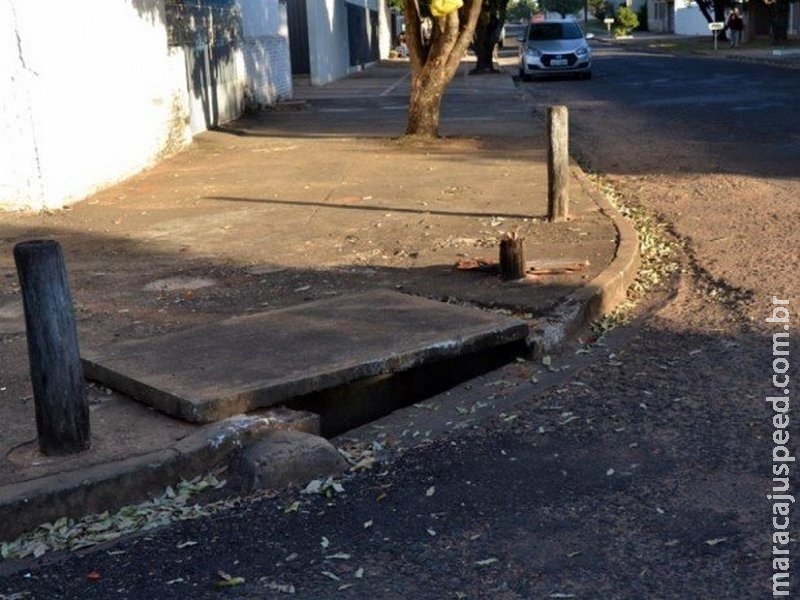 Motociclista morre ao perder controle e bater em barreira de contenção