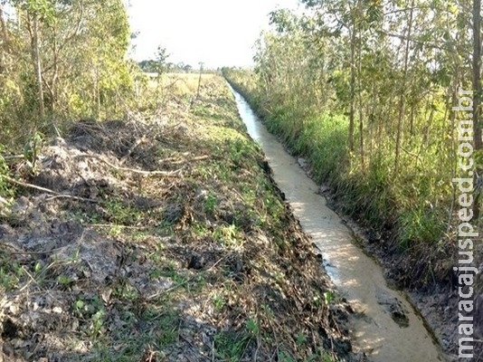 PMA autua arrendatária de fazenda em R$ 35 mil por ampliar drenos ilegais PMA autua arrendatária de fazenda em R$ 35 mil por ampliar drenos ilegais