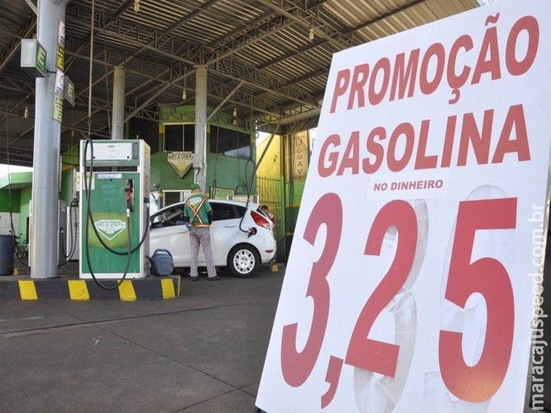Preço da gasolina reduz até 12% e tem comércio com Preço da gasolina reduz até 12% e tem comércio com