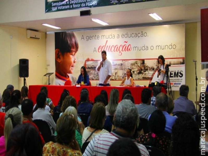 Profissionais da educação de MS aceitam proposta do governo e encerram movimento grevista