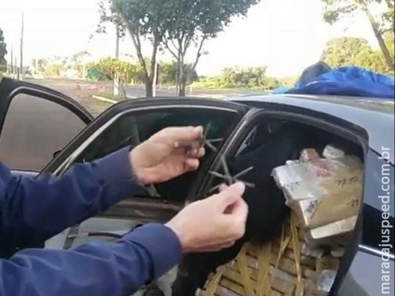 Traficante joga pregos em viatura, mas é preso com 970 kg de maconha