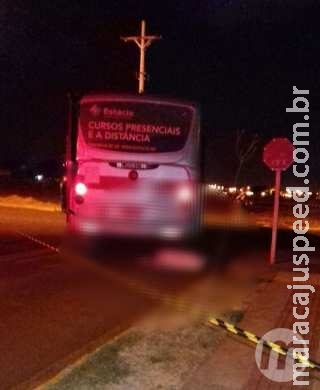 Após registrar BO, homem morre ao se jogar contra ônibus na frente da Casa da Mulher