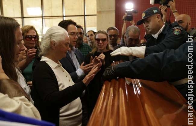 Cortejo ‘visita’ principais obras e família sepulta corpo de Pedro Pedrossian