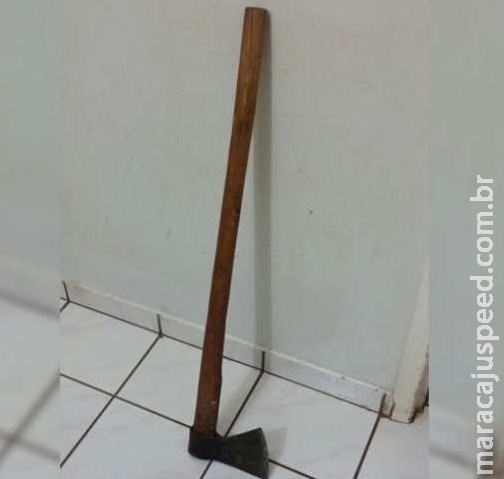 Depois de bebedeira, homem é morto a machadadas em quitinete