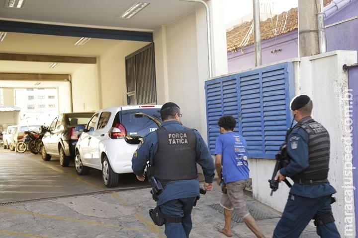 Discussão no Camelódromo termina com segurança de nariz quebrado