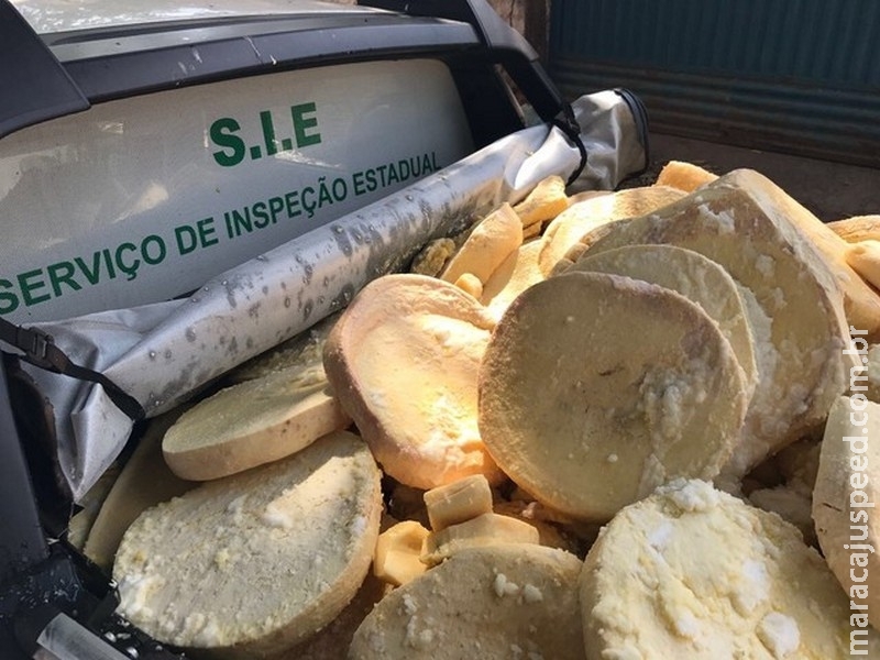  Duas toneladas de queijos podres que seriam ralados e vendidos são apreendidas