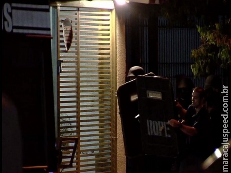 Escrivão é detido após fazer mãe refém e tentar fugir da polícia